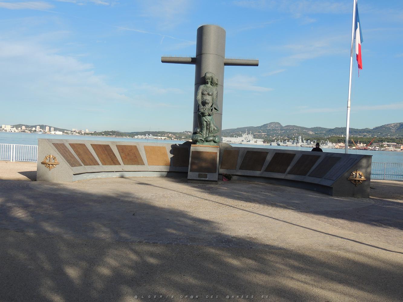 2022 08 21 TOULON HOMMAGE AUX MARINS DU SOUS MARIN LA GALATEE (1).JPG -           